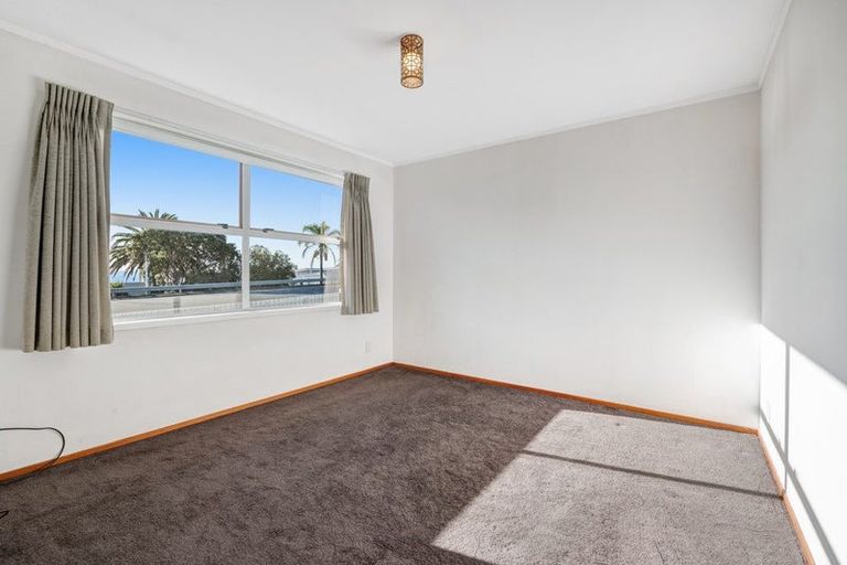 Photo of property in 2/941 Whangaparaoa Road, Manly, Whangaparaoa, 0930