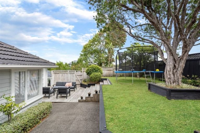 Photo of property in 2/24 Selwyn Crescent, Forrest Hill, Auckland, 0620