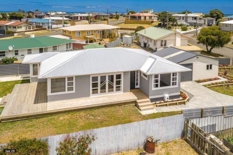 Photo of property in 6 Glenn Street, Castlecliff, Whanganui, 4501