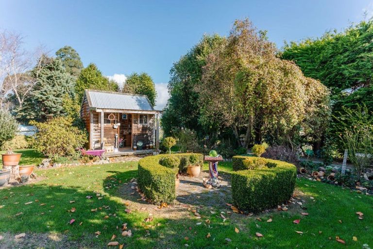 Photo of property in 241 Adelaide Road, Dannevirke, 4930