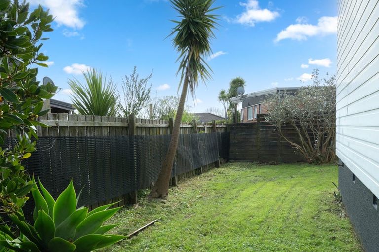Photo of property in 30 Norcross Avenue, Henderson, Auckland, 0612