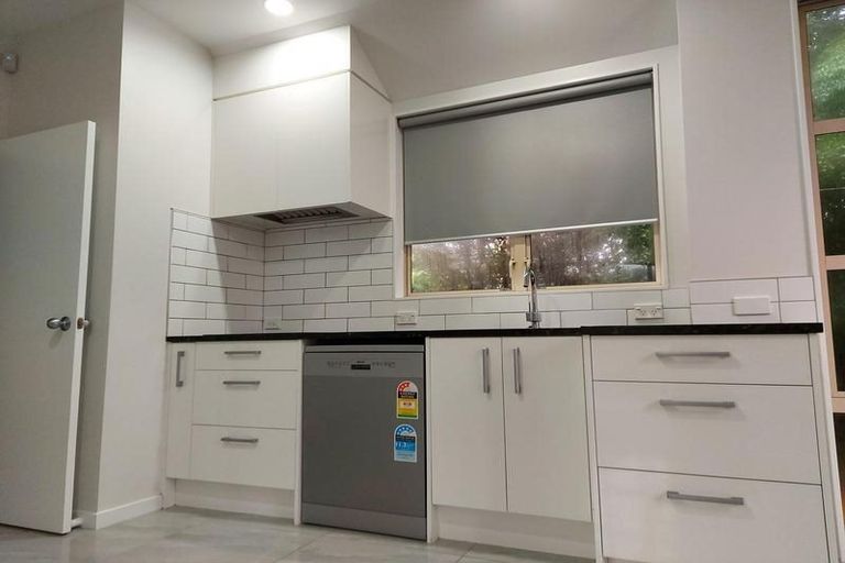 Photo of property in 17 Burgundy Park Avenue, Henderson, Auckland, 0612