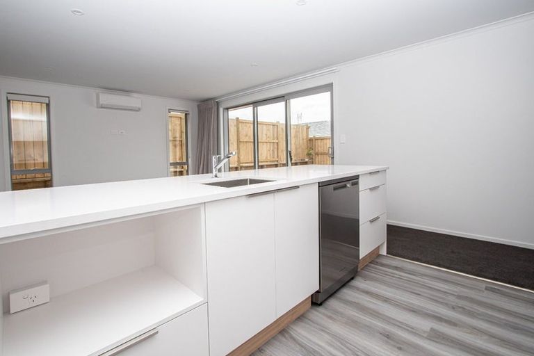 Photo of property in 2/12 Bostonkip Crescent, Fitzroy, Hamilton, 3282