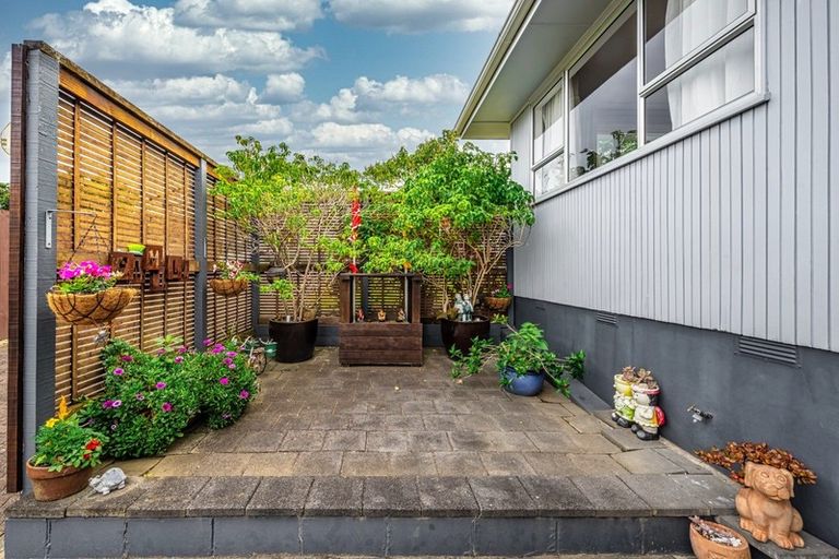 Photo of property in 28 Lewisham Street, Highland Park, Auckland, 2010