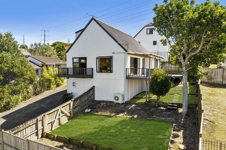 Photo of property in 2/24 Thalia Place, Totara Vale, Auckland, 0629