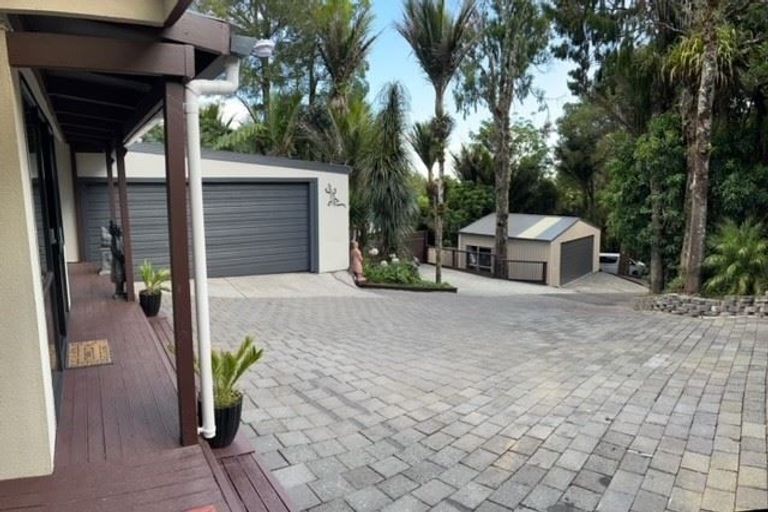 Photo of property in 560 Scenic Drive, Waiatarua, Auckland, 0612