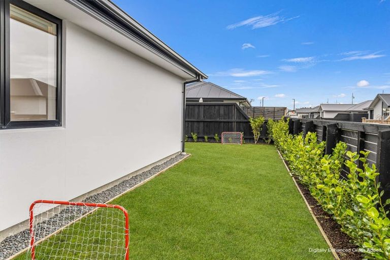 Photo of property in 10 Te Pakiaka Road, Pegasus, 7612