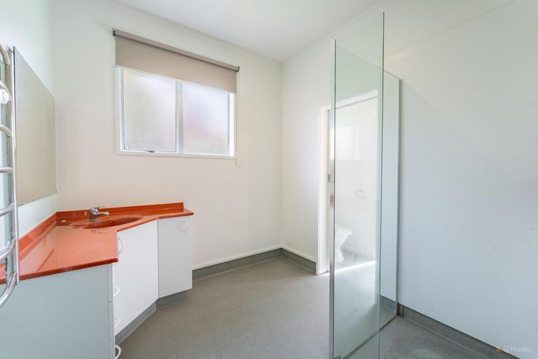 Photo of property in 60 Timaru Road, Waimate, 7924