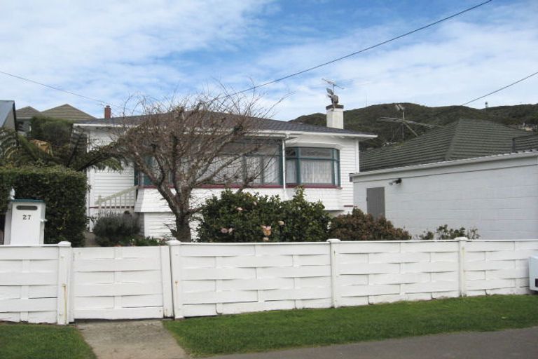 Photo of property in 27 Firth Terrace, Karori, Wellington, 6012