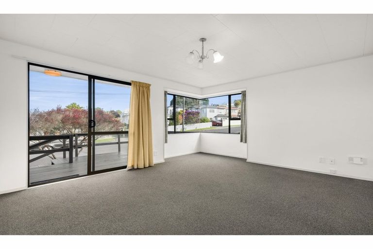 Photo of property in 1/1 Meadowvale Avenue, Forrest Hill, Auckland, 0620