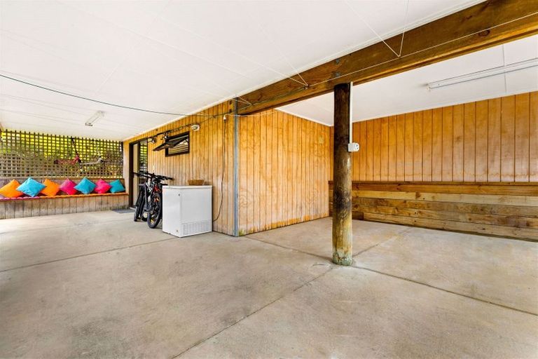 Photo of property in 10 Lorena Place, West Harbour, Auckland, 0618