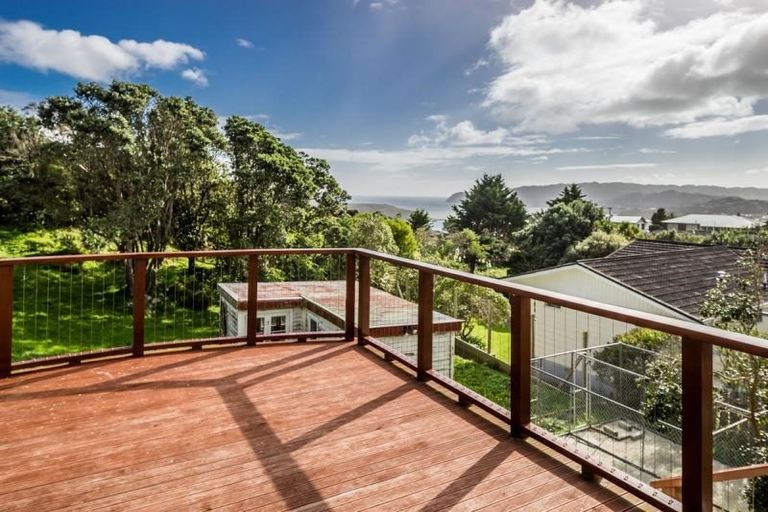 Photo of property in 8 Tirowhanga Road, Paremata, Porirua, 5024