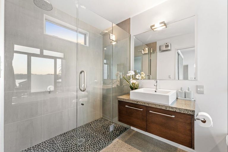 Photo of property in 16 North West Anchorage, Omaha, 0986