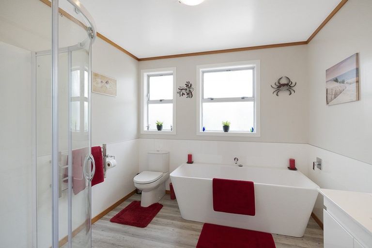 Photo of property in 11 Horomona Road, Paekakariki, 5034