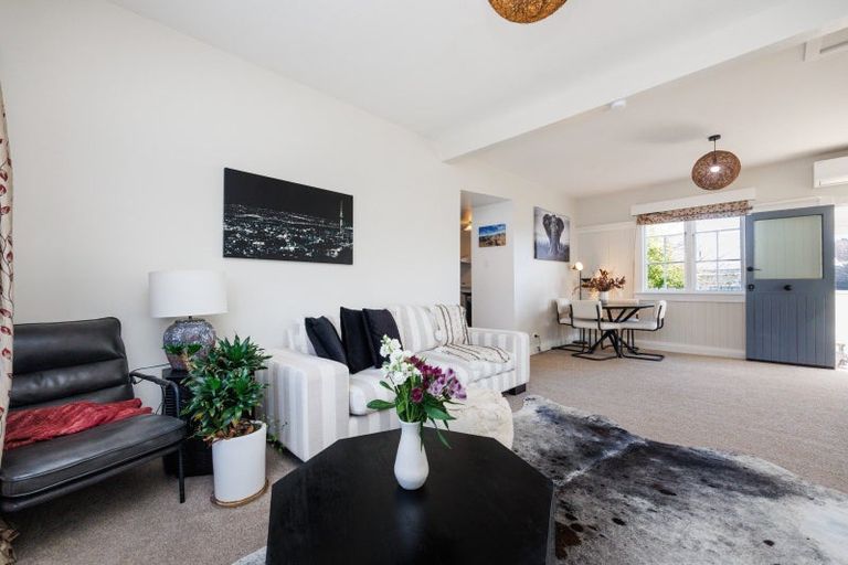 Photo of property in 2 Ngahina Street, Marton, 4710