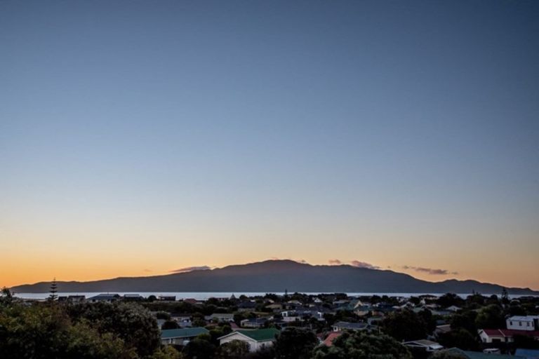 Photo of property in 7 Sunset Terrace, Waikanae Beach, Waikanae, 5036