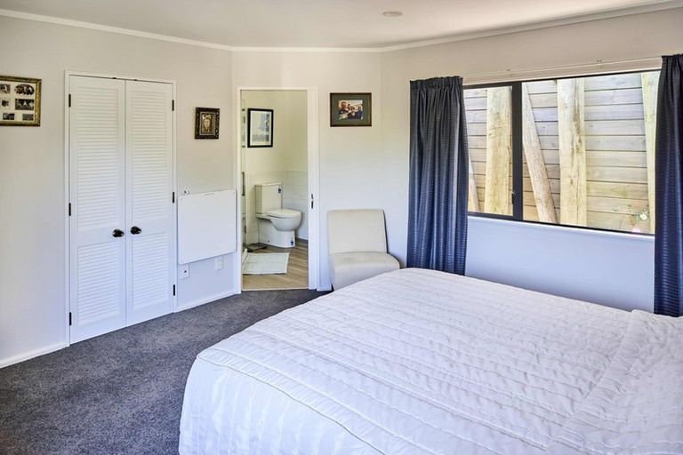 Photo of property in 22 The Crowsnest, Whitby, Porirua, 5024
