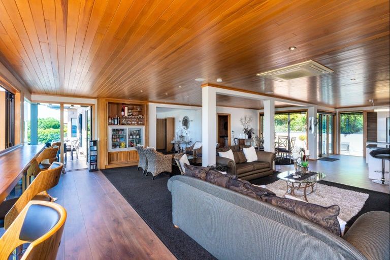 Photo of property in 809 Acacia Bay Road, Acacia Bay, Taupo, 3330