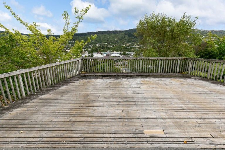 Photo of property in 21 Court Road, Tawa, Wellington, 5028