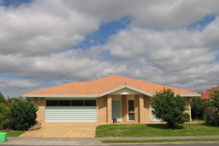 Photo of property in 104 Dalton Drive, Papamoa Beach, Papamoa, 3118