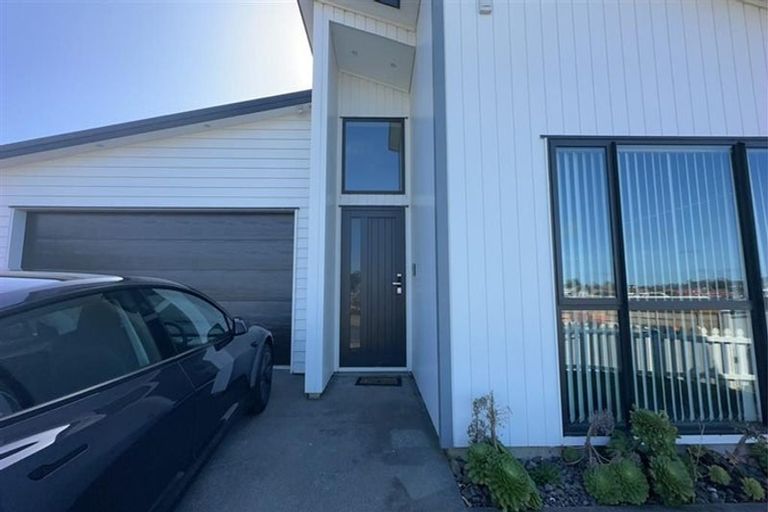Photo of property in 84 Taikura Avenue, Red Beach, 0932