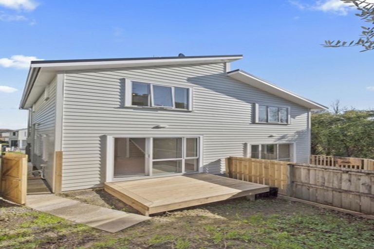 Photo of property in 2/6 John Jennings Drive, Oteha, Auckland, 0632