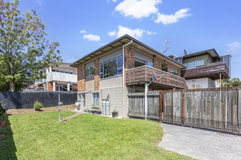Photo of property in 2/39 Te Atatu Road, Te Atatu South, Auckland, 0610