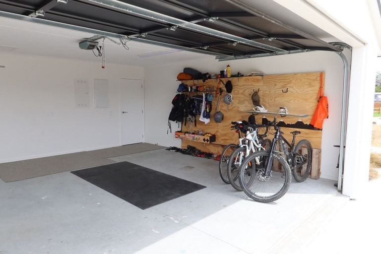 Photo of property in 12 Hebbard Court, Albert Town, Wanaka, 9305