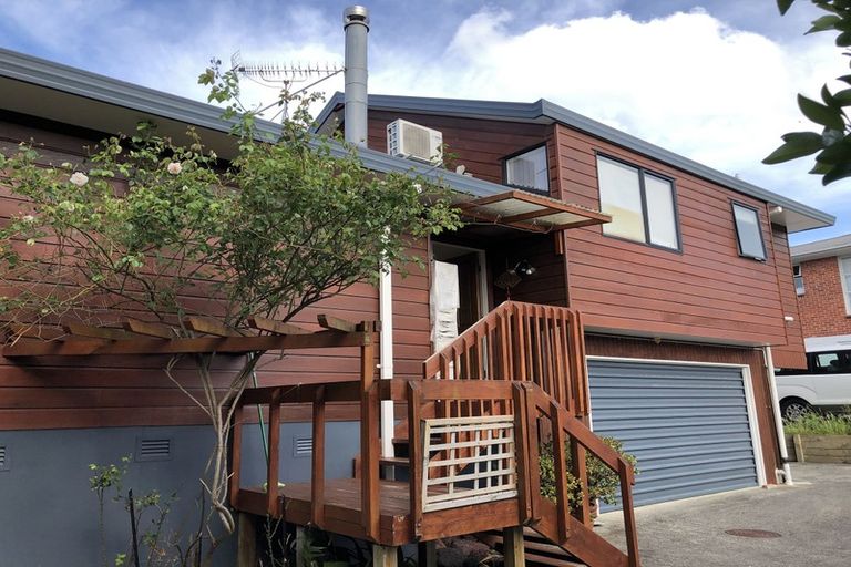 Photo of property in 1/19 Bond Crescent, Forrest Hill, Auckland, 0620