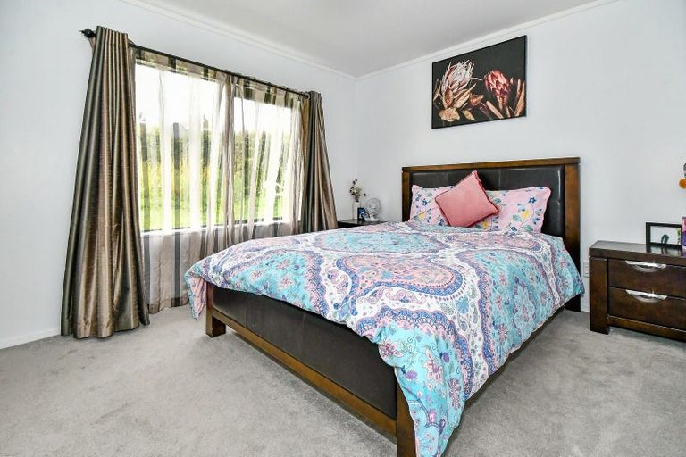 Photo of property in 21 Rosemead Place, Randwick Park, Auckland, 2105