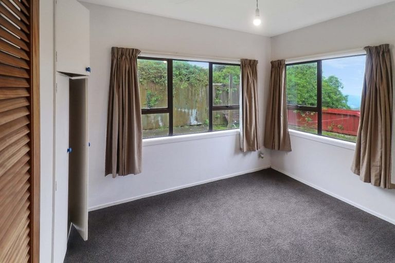 Photo of property in 5 Houghton Bay Road, Houghton Bay, Wellington, 6023