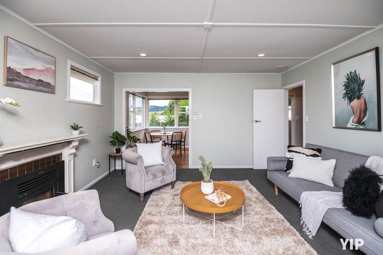 Photo of property in 58 Catherine Crescent, Paparangi, Wellington, 6037