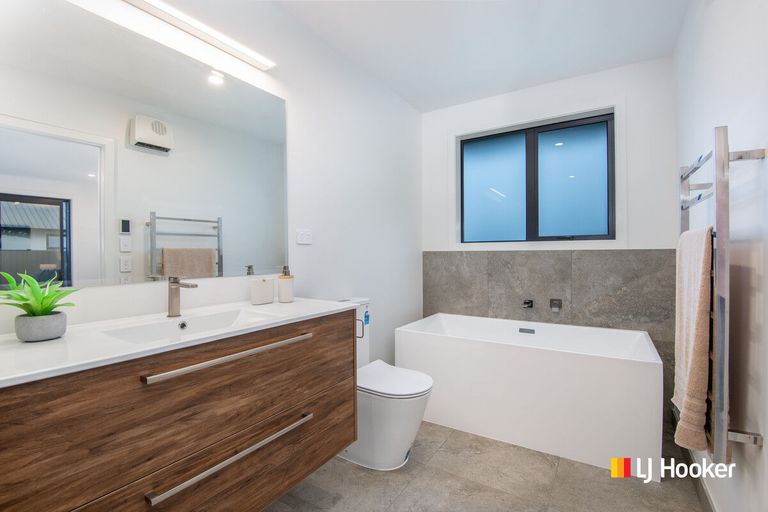 Photo of property in 44 Constitution Avenue, Milton, 9220