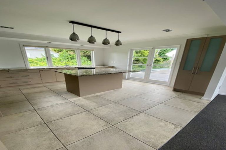 Photo of property in 26 West Lynn Road, Titirangi, Auckland, 0604