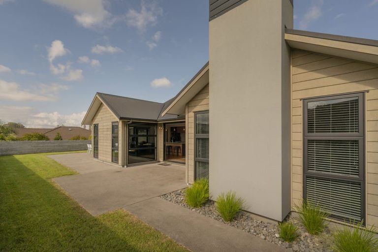 Photo of property in 10 Topping Place, Whitianga, 3510