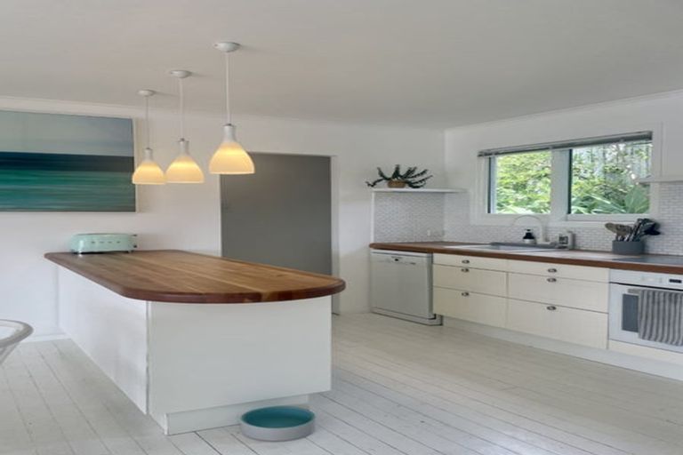 Photo of property in 20 Jean Place, Stanmore Bay, Whangaparaoa, 0932