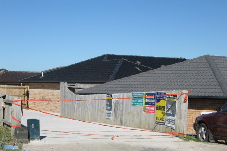 Photo of property in 11 Derryveagh Lane, Weymouth, Auckland, 2103