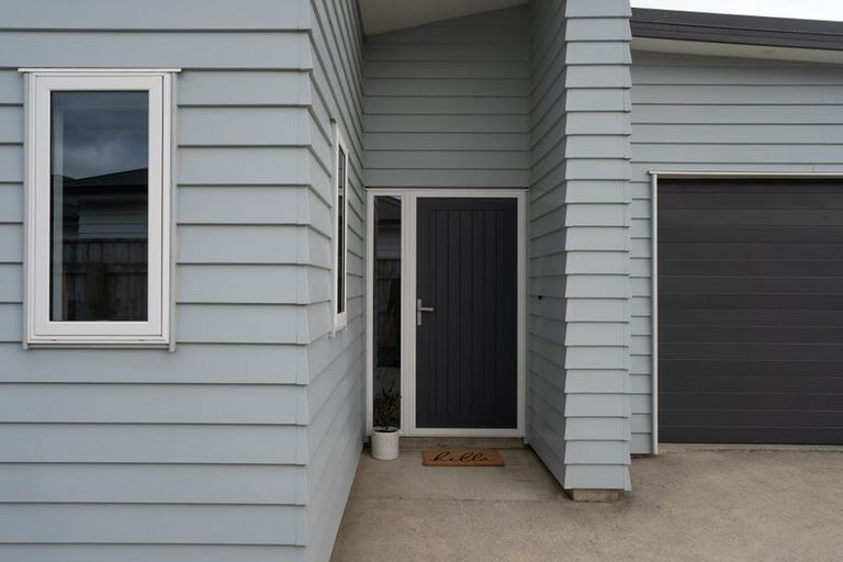 Photo of property in 17 Belize Grove, Grenada Village, Wellington, 6037