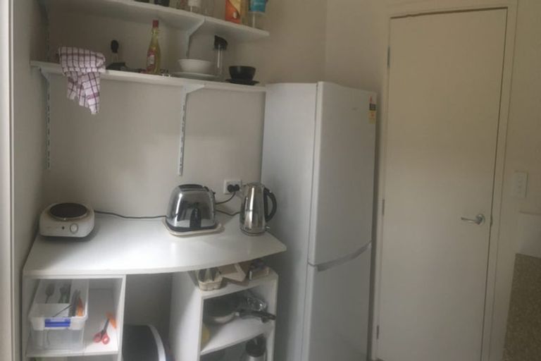 Photo of property in 29 Deverell Place, Northcross, Auckland, 0632