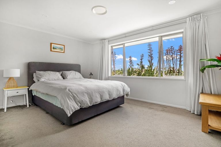 Photo of property in 18 Kaipara Lake Road, South Head, Helensville, 0874