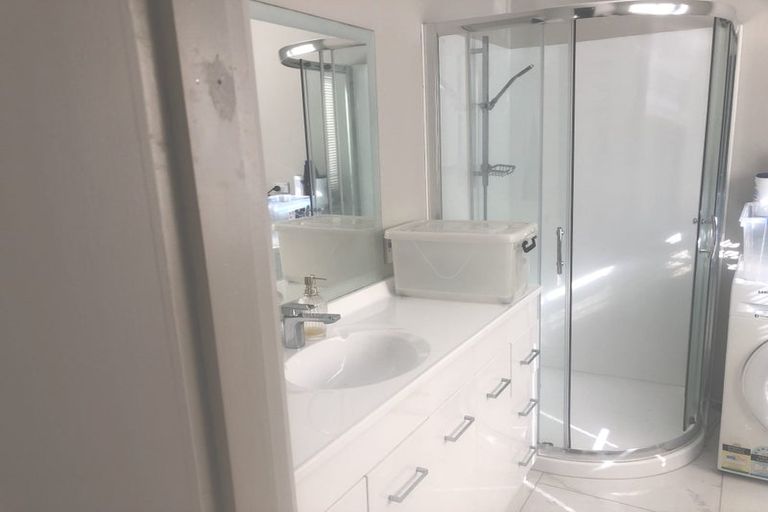 Photo of property in 24a East Coast Road, Milford, Auckland, 0620