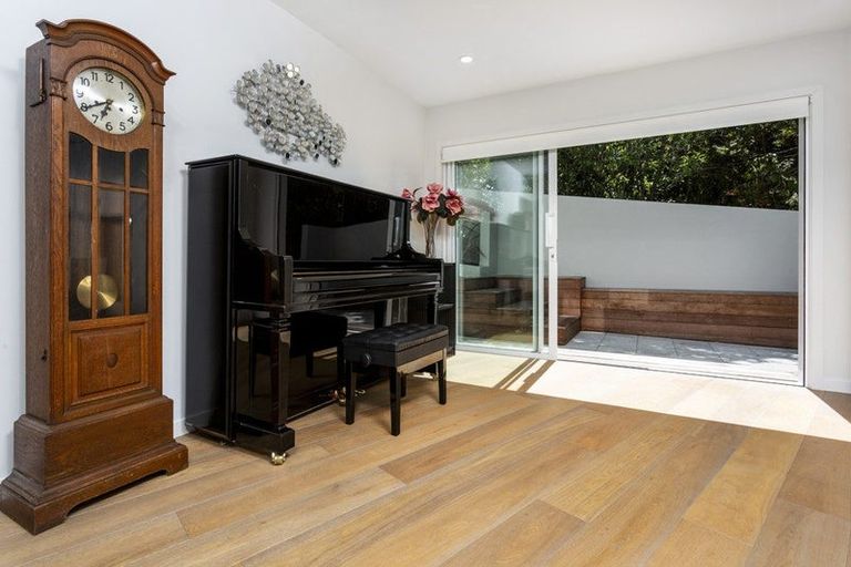 Photo of property in 4/92 Churchill Road, Murrays Bay, Auckland, 0630