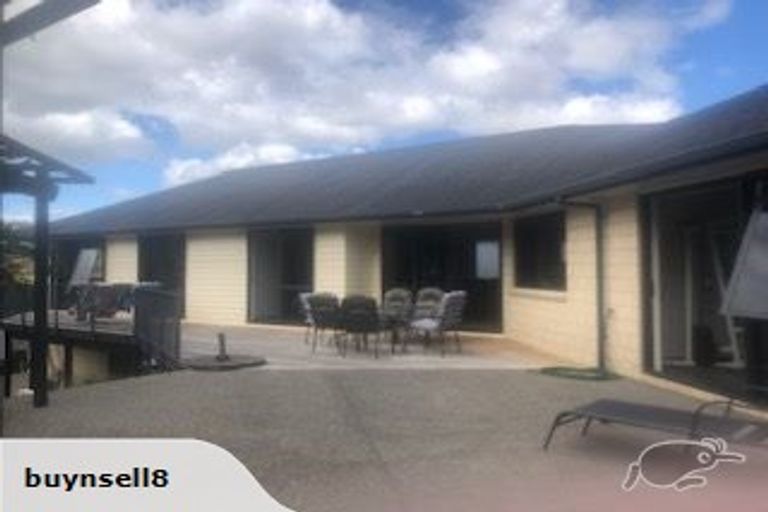 Photo of property in 111 Roberta Crescent, Orewa, 0931