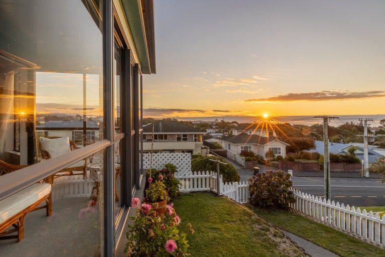 Photo of property in 47 Paynters Avenue, Strandon, New Plymouth, 4312