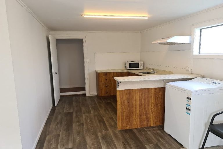 Photo of property in 11 William Souter Street, Forrest Hill, Auckland, 0620