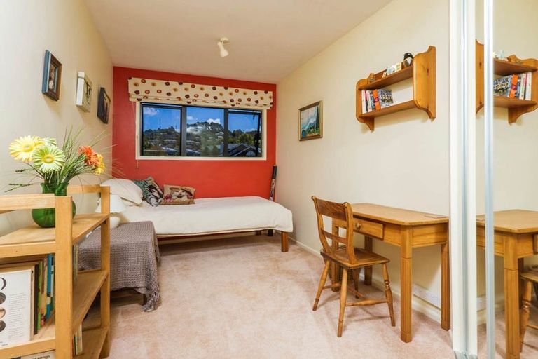 Photo of property in 1 Stitchbird Close, Murrays Bay, Auckland, 0630