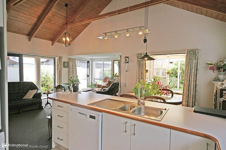 Photo of property in 107b Ocean Road, Whangamata, 3620