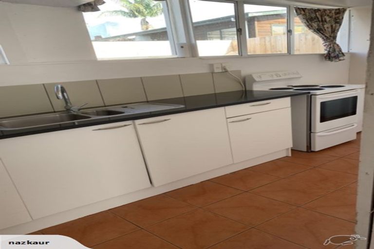 Photo of property in 1/66 Lynwood Road, New Lynn, Auckland, 0600