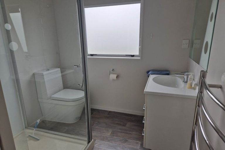 Photo of property in 18 Koraha Road, Kumeu, 0892