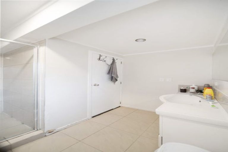 Photo of property in 12 Ronald Place, Manurewa, Auckland, 2102